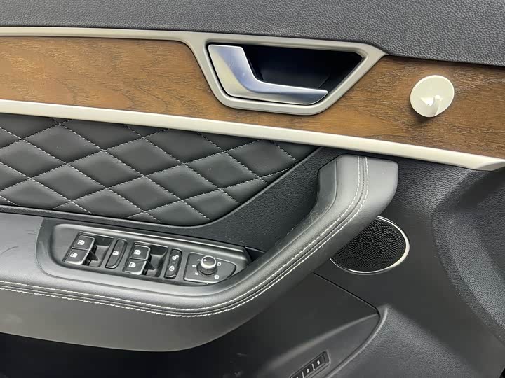 Фото 6 - Hongqi HS7