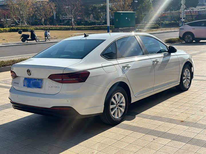 Фото 9 - Volkswagen Lavida