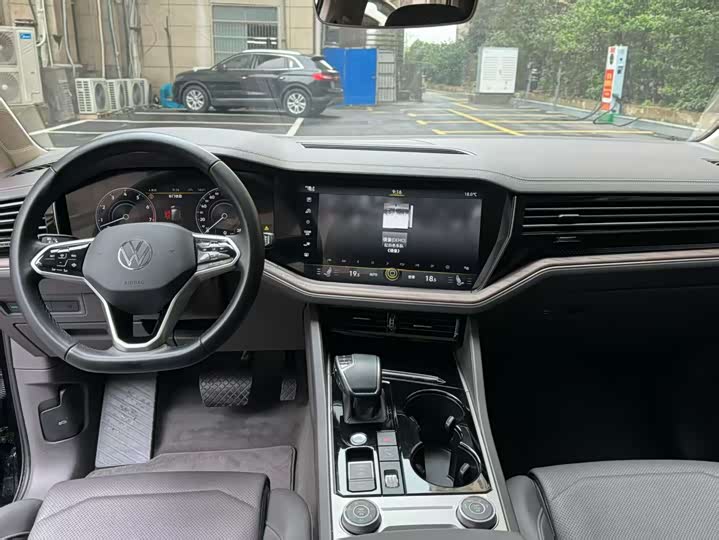 Фото 4 - Volkswagen Touareg