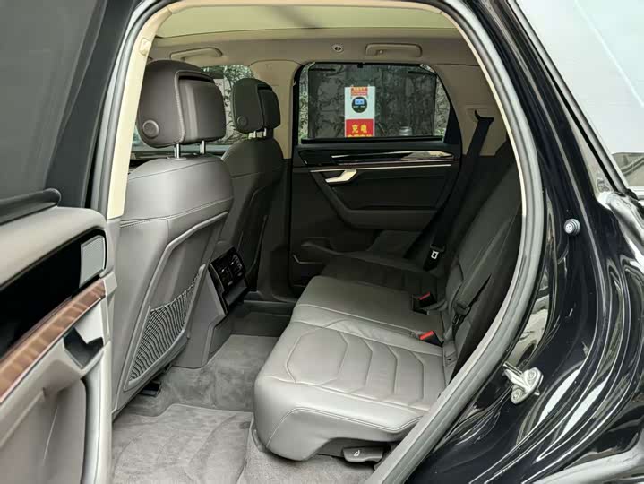 Фото 5 - Volkswagen Touareg