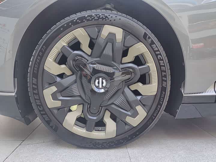 Фото 8 - HiPhi Z