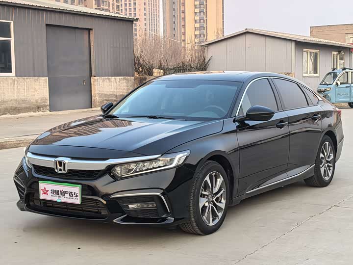 Фото 1 - Honda Inspire