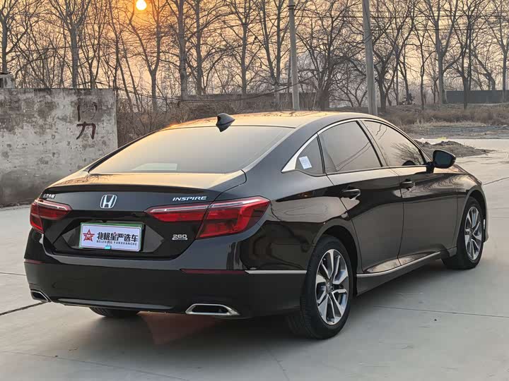 Фото 5 - Honda Inspire