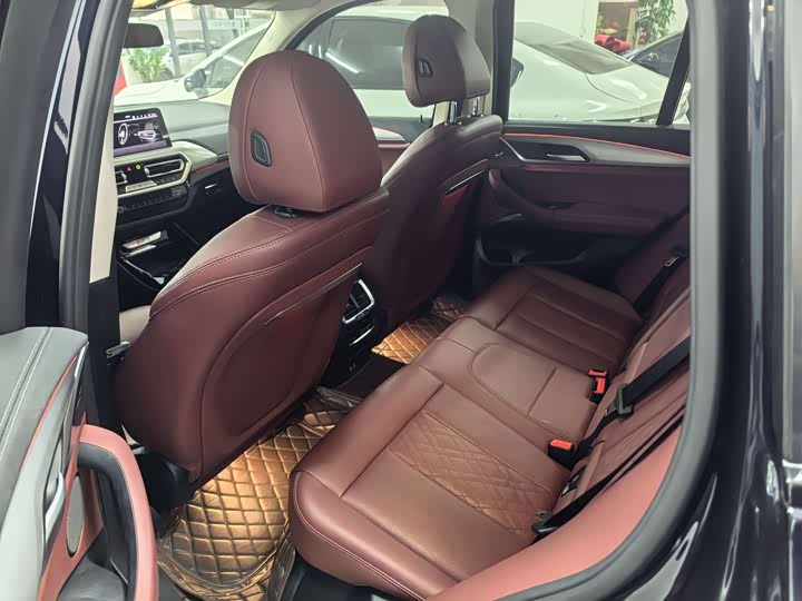 Фото 8 - BMW iX3