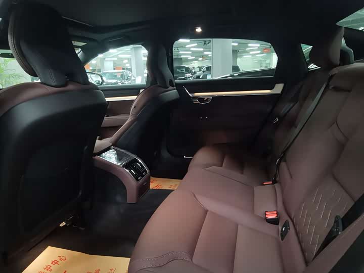 Фото 6 - Volvo S90