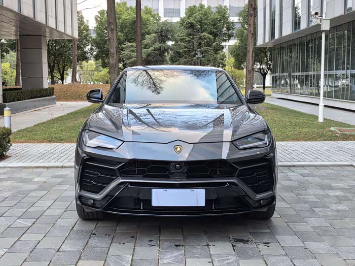 Фото 2 - Lamborghini Urus