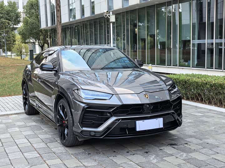 Фото 3 - Lamborghini Urus