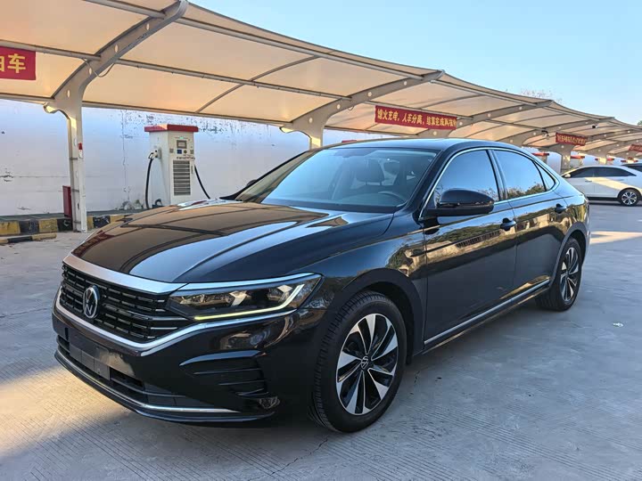 Фото 1 - Volkswagen Passat