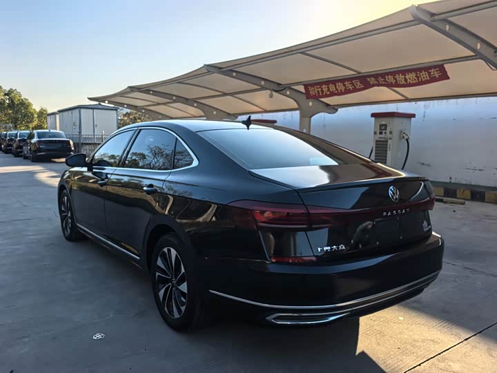 Фото 7 - Volkswagen Passat