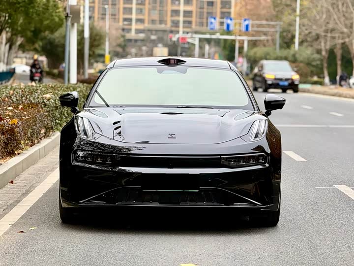 Фото 1 - Zeekr 001