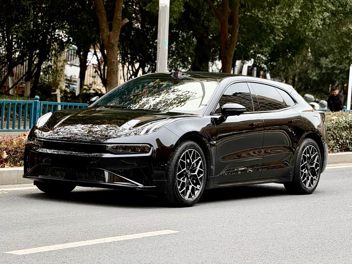 Фото 2 - Zeekr 001