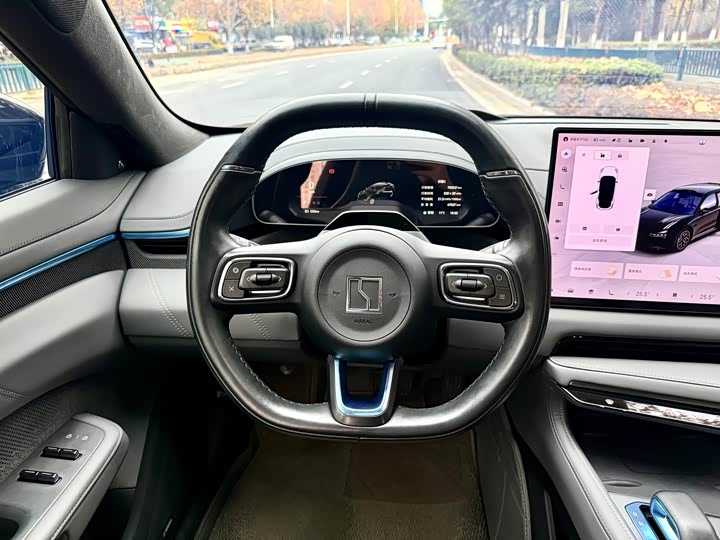 Фото 6 - Zeekr 001