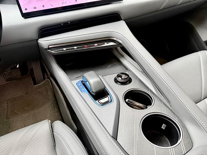 Фото 7 - Zeekr 001