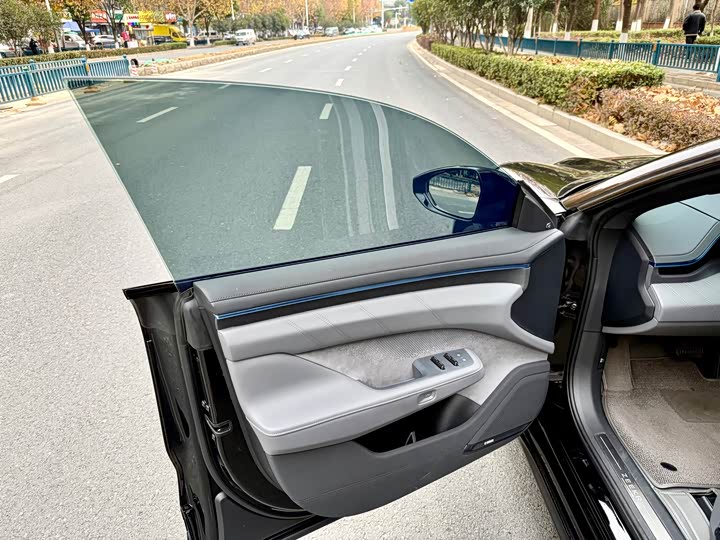 Фото 8 - Zeekr 001