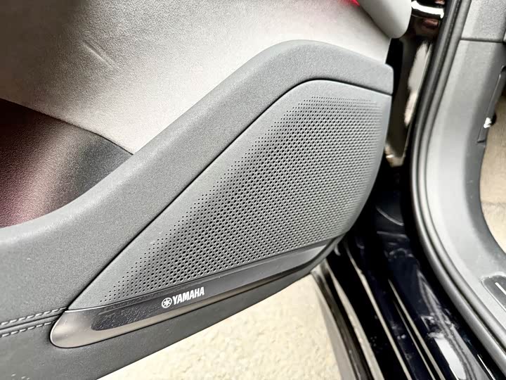 Фото 9 - Zeekr 001