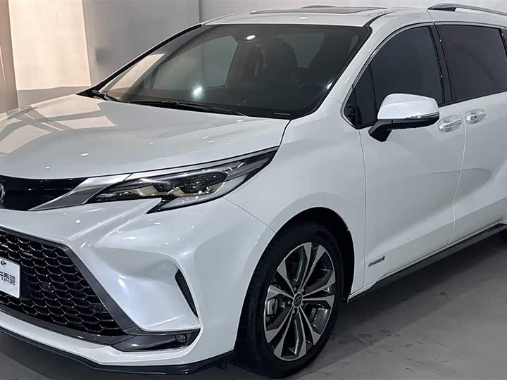 Фото 2 - Toyota Granvia