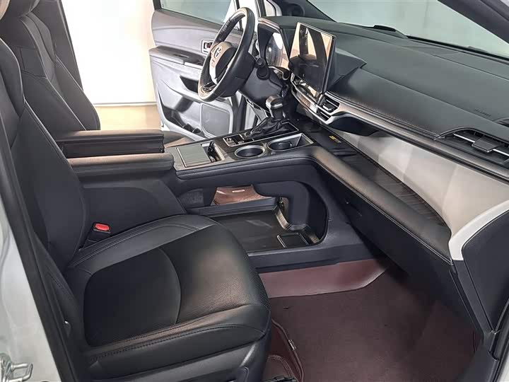 Фото 7 - Toyota Granvia