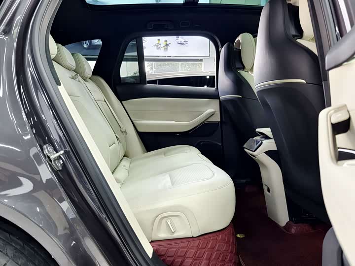 Фото 6 - Nio ES6