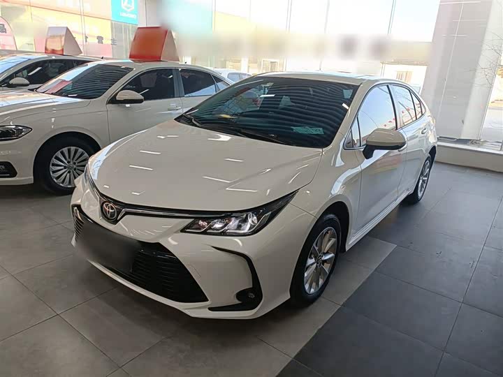 Фото 2 - Toyota Corolla