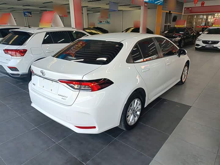 Фото 7 - Toyota Corolla