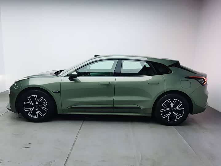 Фото 2 - Zeekr 001