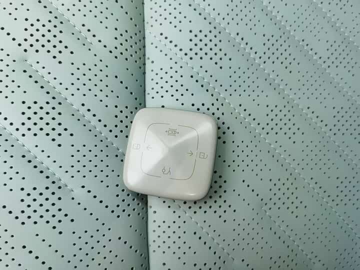 Фото 4 - Zeekr 001