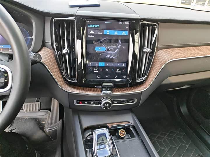 Фото 6 - Volvo XC60 Hybrid