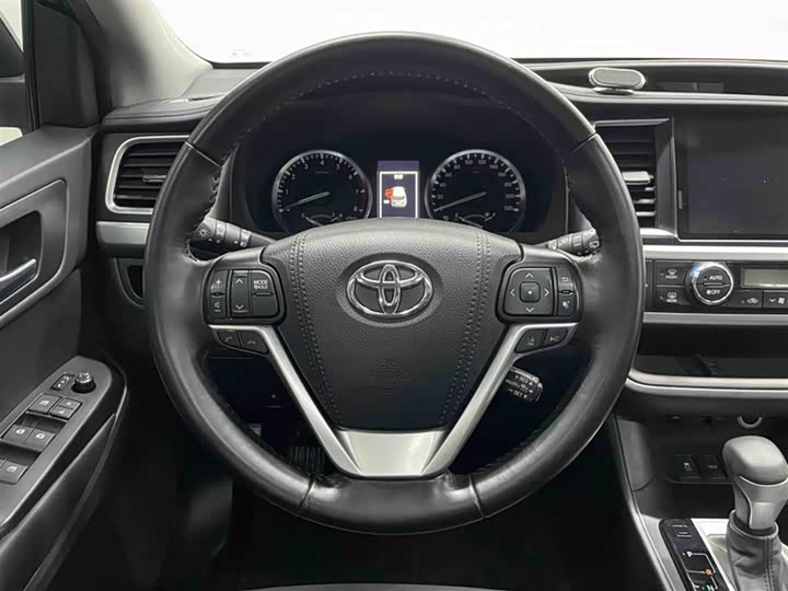 Фото 5 - Toyota Highlander