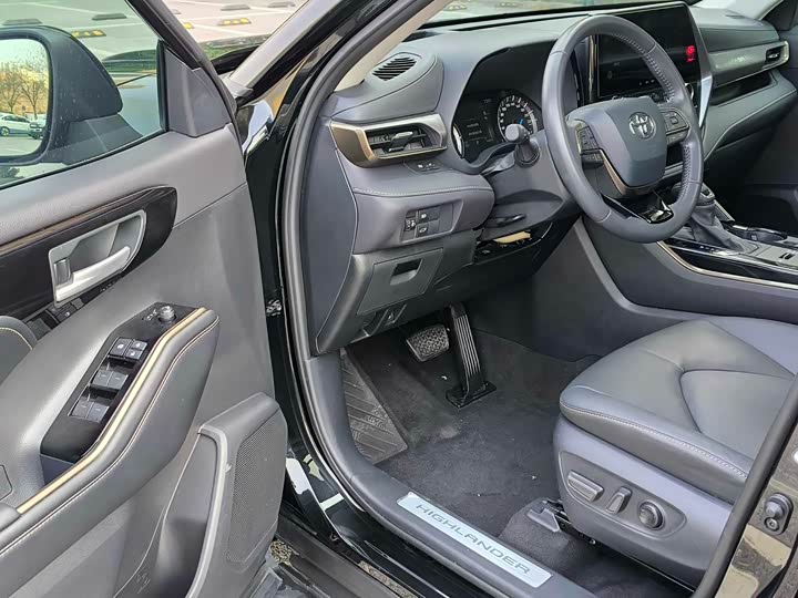 Фото 3 - Toyota Highlander