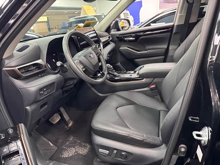 Фото 4 - Toyota Highlander