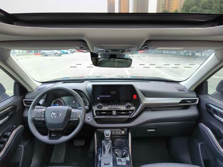 Фото 7 - Toyota Highlander