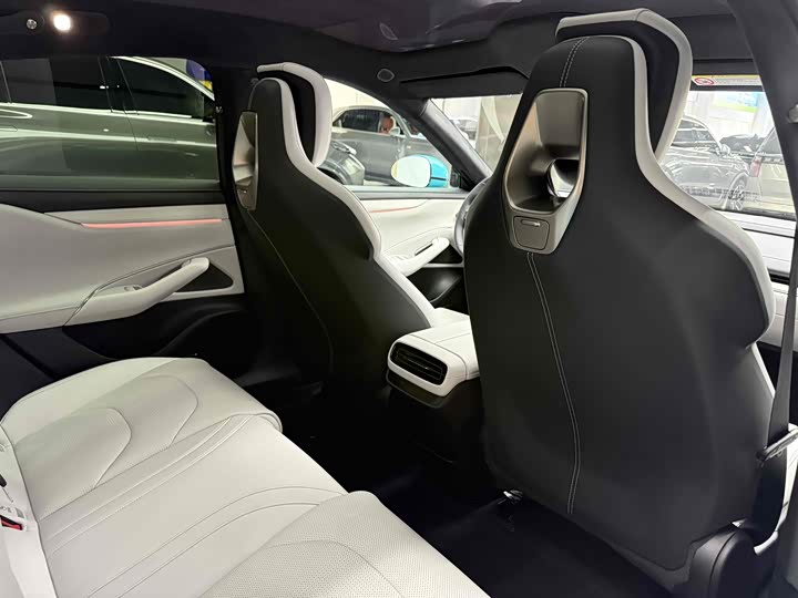 Фото 8 - Xiaomi SU7