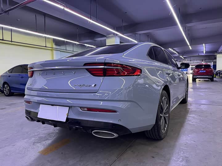 Фото 9 - Geely Preface