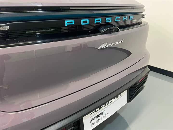 Фото 6 - Porsche Macan EV