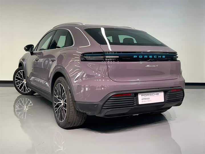 Фото 8 - Porsche Macan EV