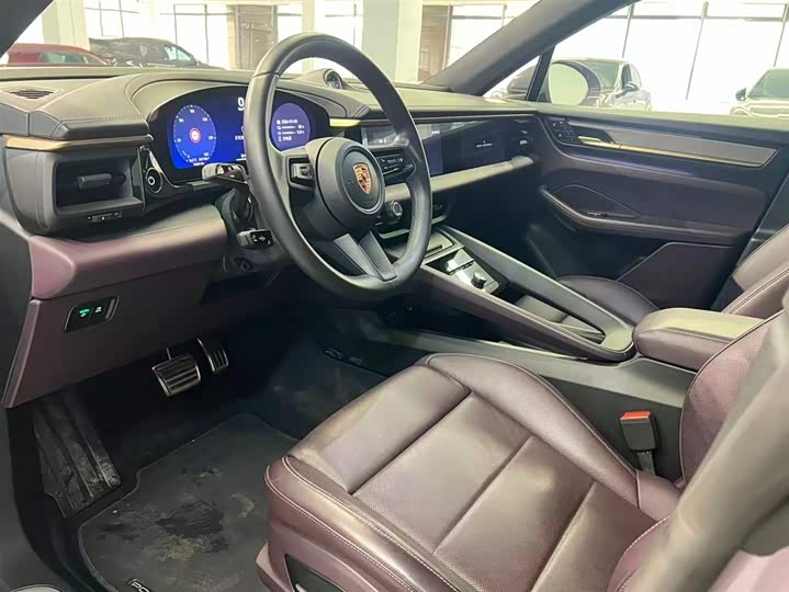 Фото 9 - Porsche Macan EV