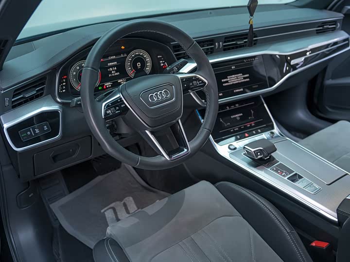 Фото 9 - Audi A6L