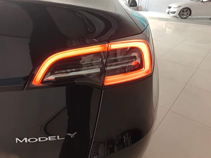 Фото 8 - Tesla Model Y