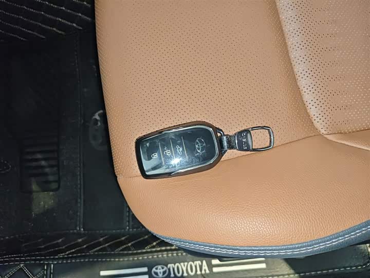 Фото 9 - Toyota Venza