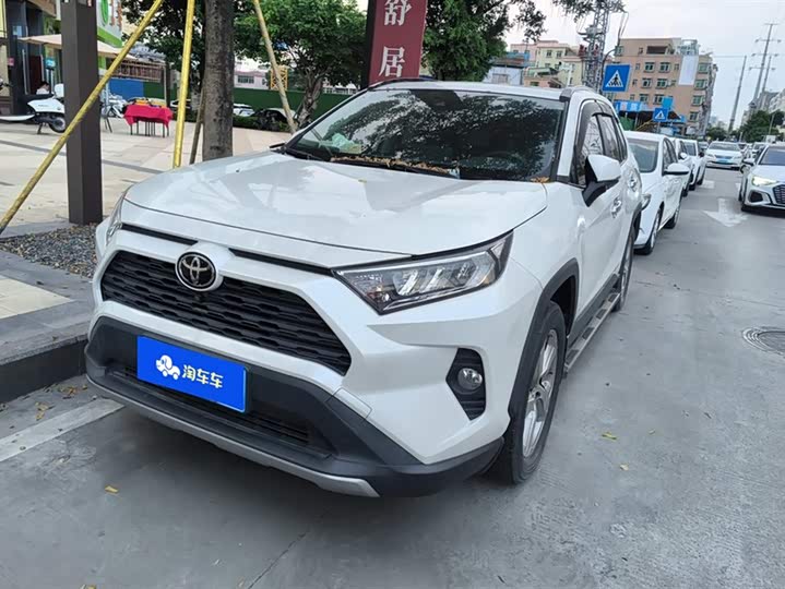 Фото 1 - Toyota RAV4