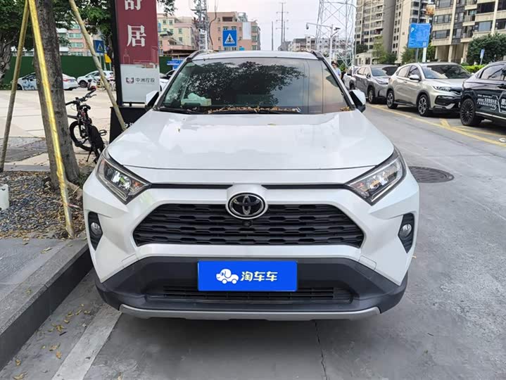 Фото 2 - Toyota RAV4