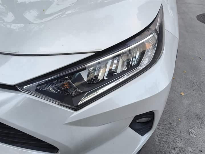 Фото 5 - Toyota RAV4