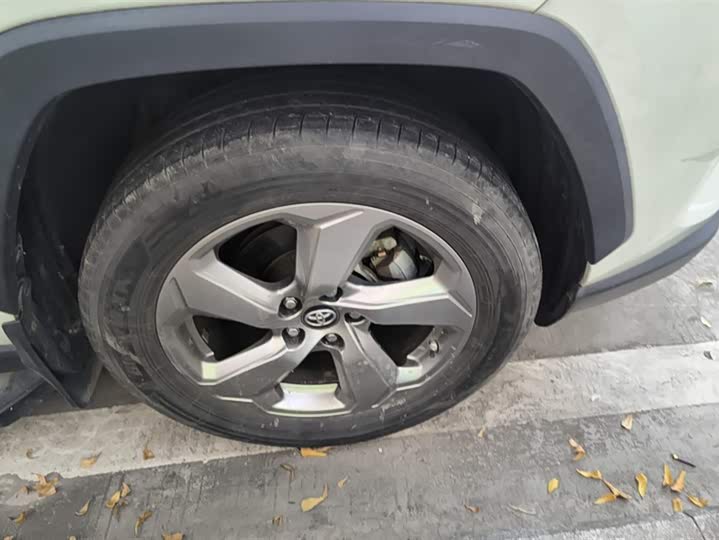 Фото 6 - Toyota RAV4