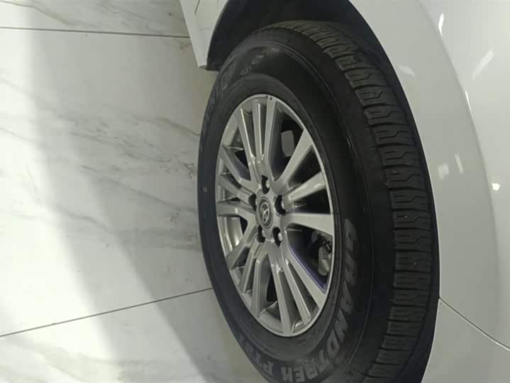 Фото 6 - Toyota Sienna