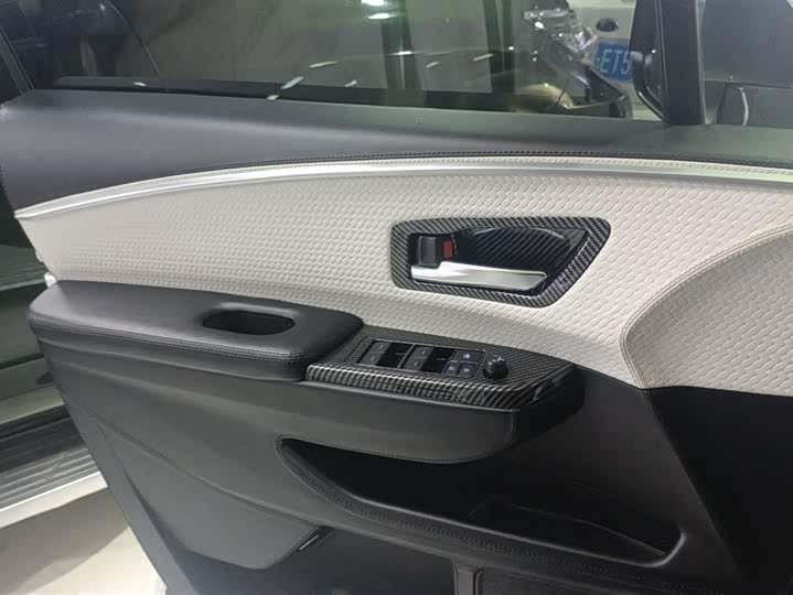 Фото 7 - Toyota Sienna