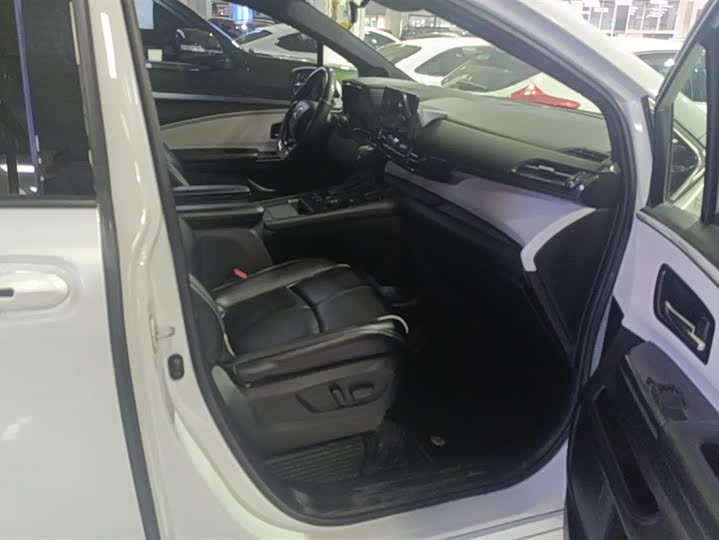 Фото 8 - Toyota Sienna