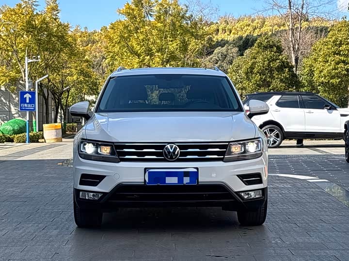 Фото 2 - Volkswagen Tiguan L Pro
