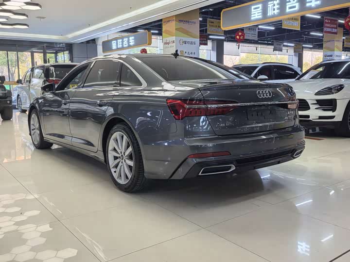 Фото 4 - Audi A6L