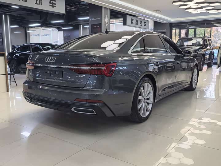Фото 6 - Audi A6L