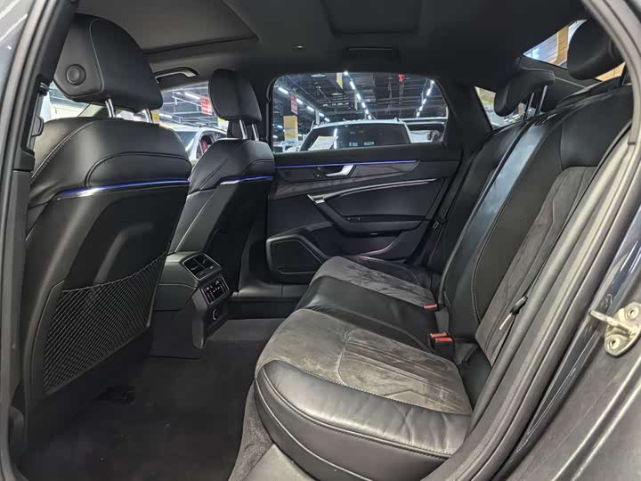 Фото 9 - Audi A6L